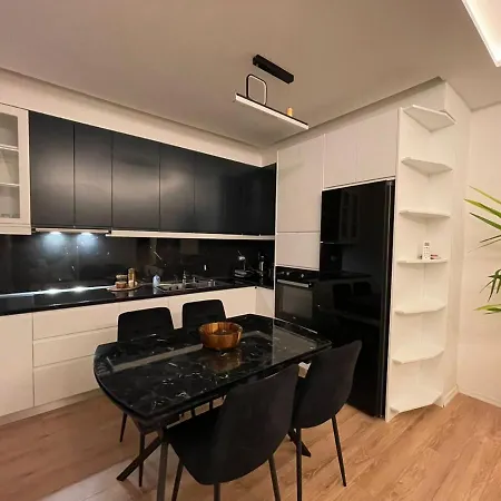 Royal Seaview Apartament *